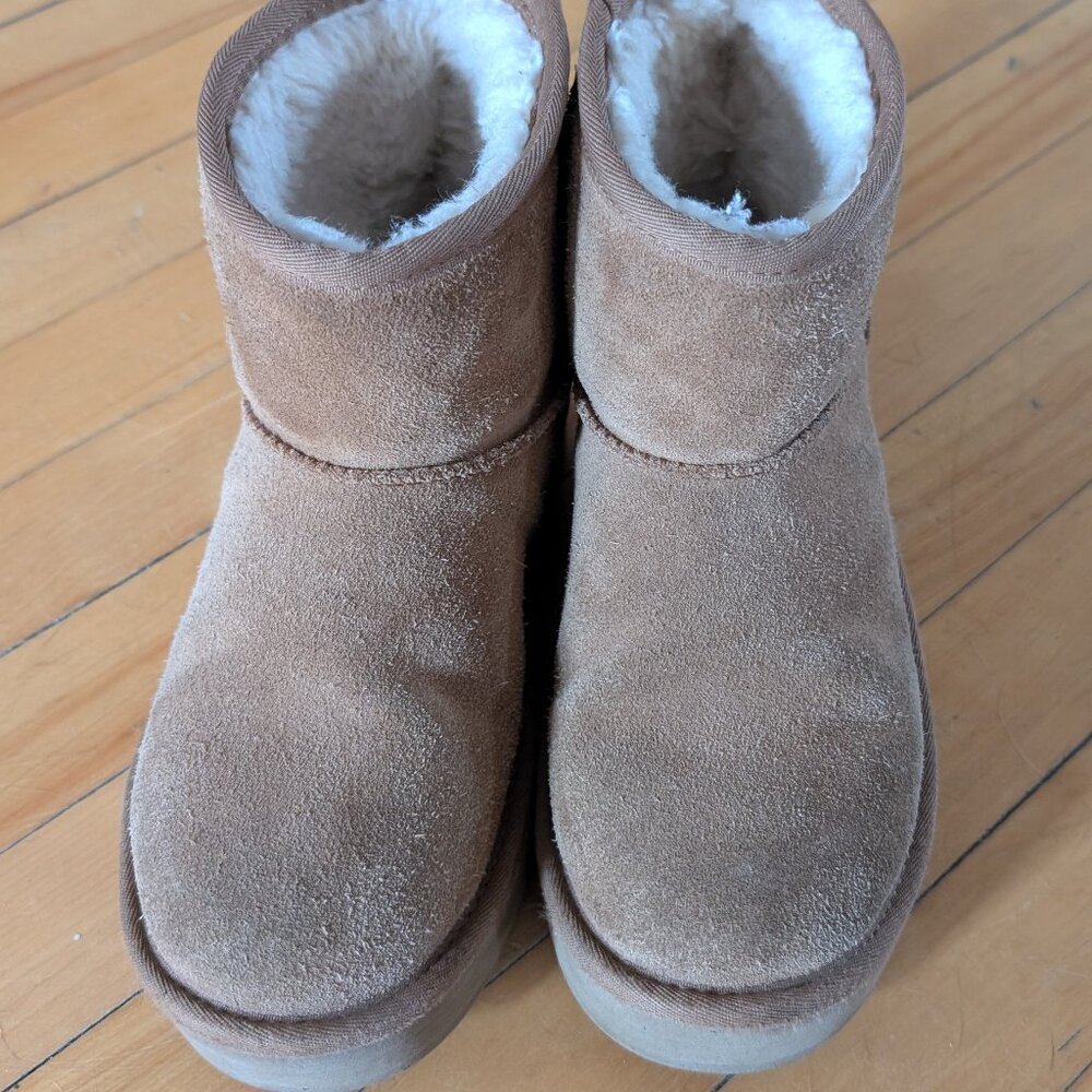 UGG Classic Mini Platform Boot – Size 4 (Chestnut)